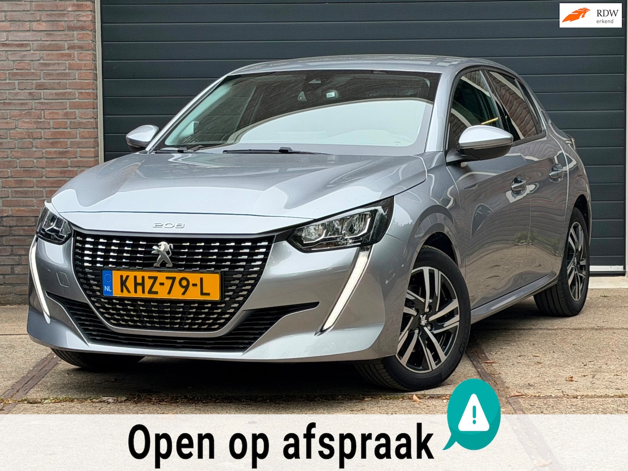 Peugeot 208 - Allure 100pk | Stoelverwarming | Keyless Entry | Parkeercamera | Carplay/AndroidAuto - AutoWereld.nl