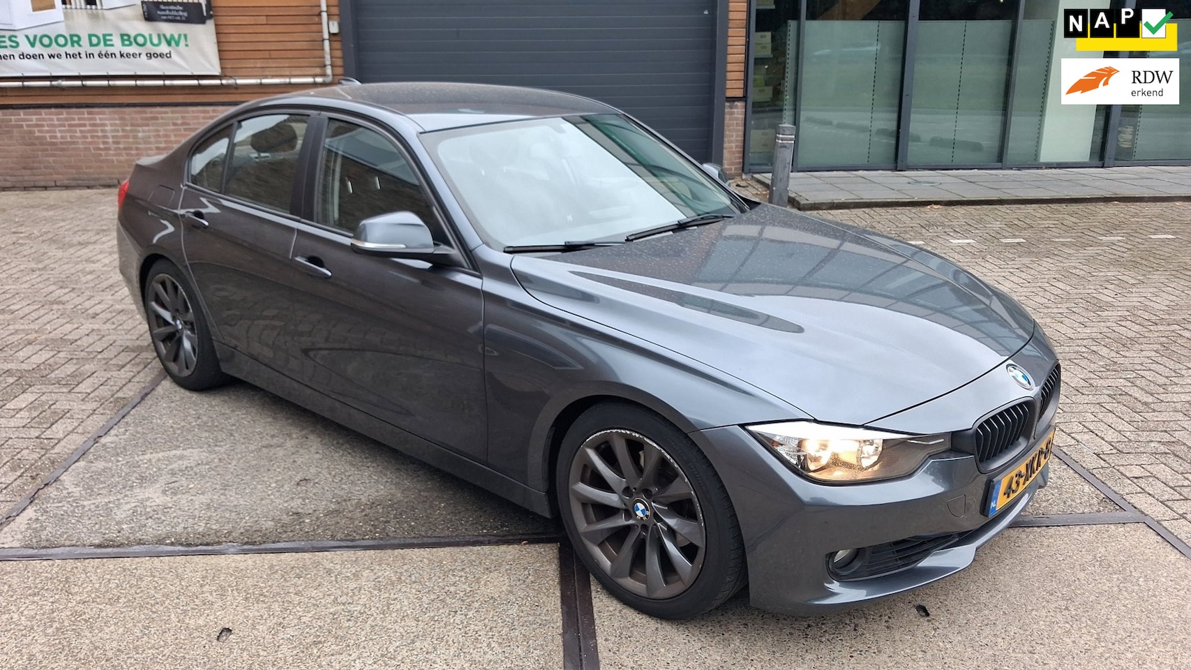 BMW 3-serie - 320i Executive ---- automaat --- - AutoWereld.nl