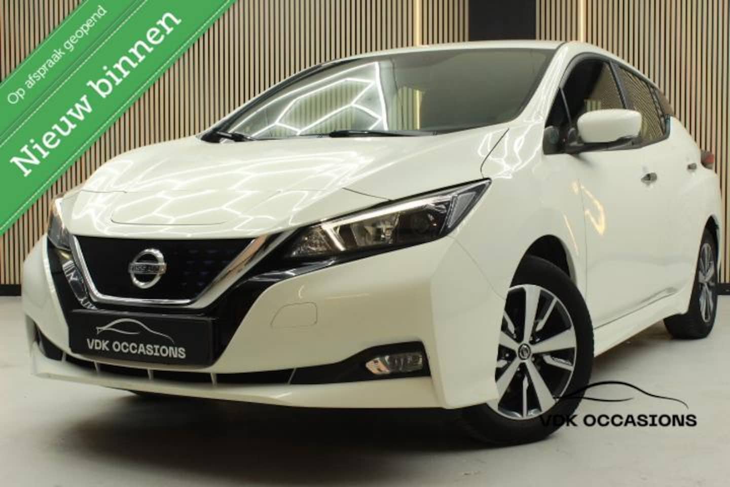 Nissan LEAF - Acenta 40 kWh |Keyless |Stoel/Stuur verw |Camera - AutoWereld.nl