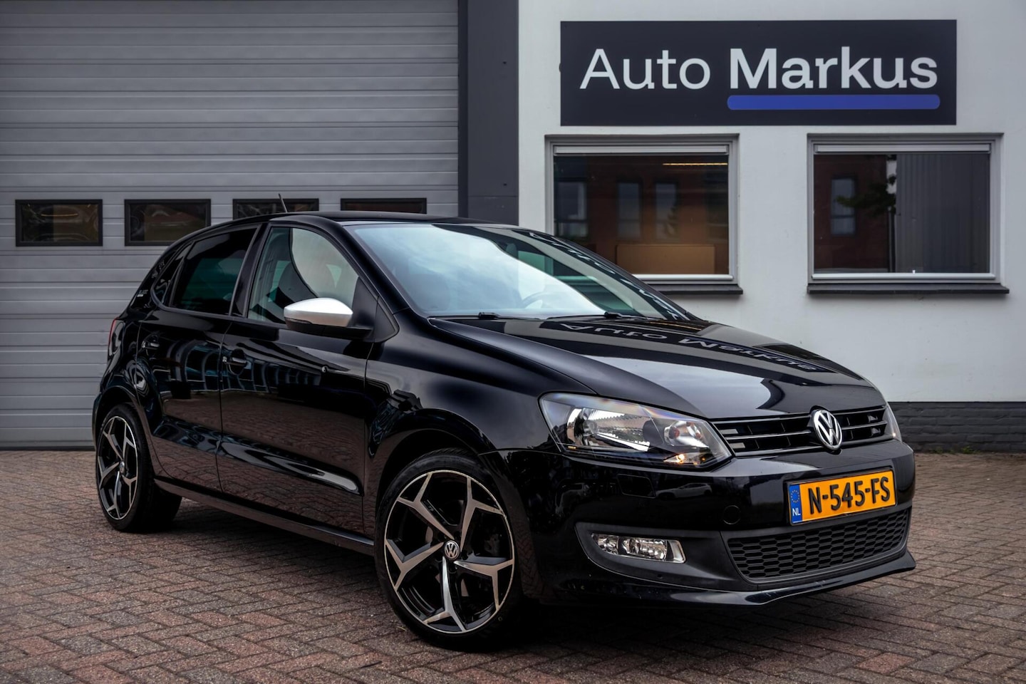 Volkswagen Polo - 1.2 TSI Highline Black Edition|R-Line interieur|Camera|5D|Stoelverwarming - AutoWereld.nl
