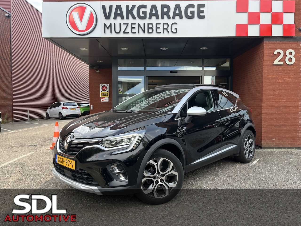 Renault Captur - 1.3 TCe 155 Initiale Paris // SCHUIF-KANTELDAK // DODEHOEK // 360 CAMERA+SENSOREN // ADAPT - AutoWereld.nl