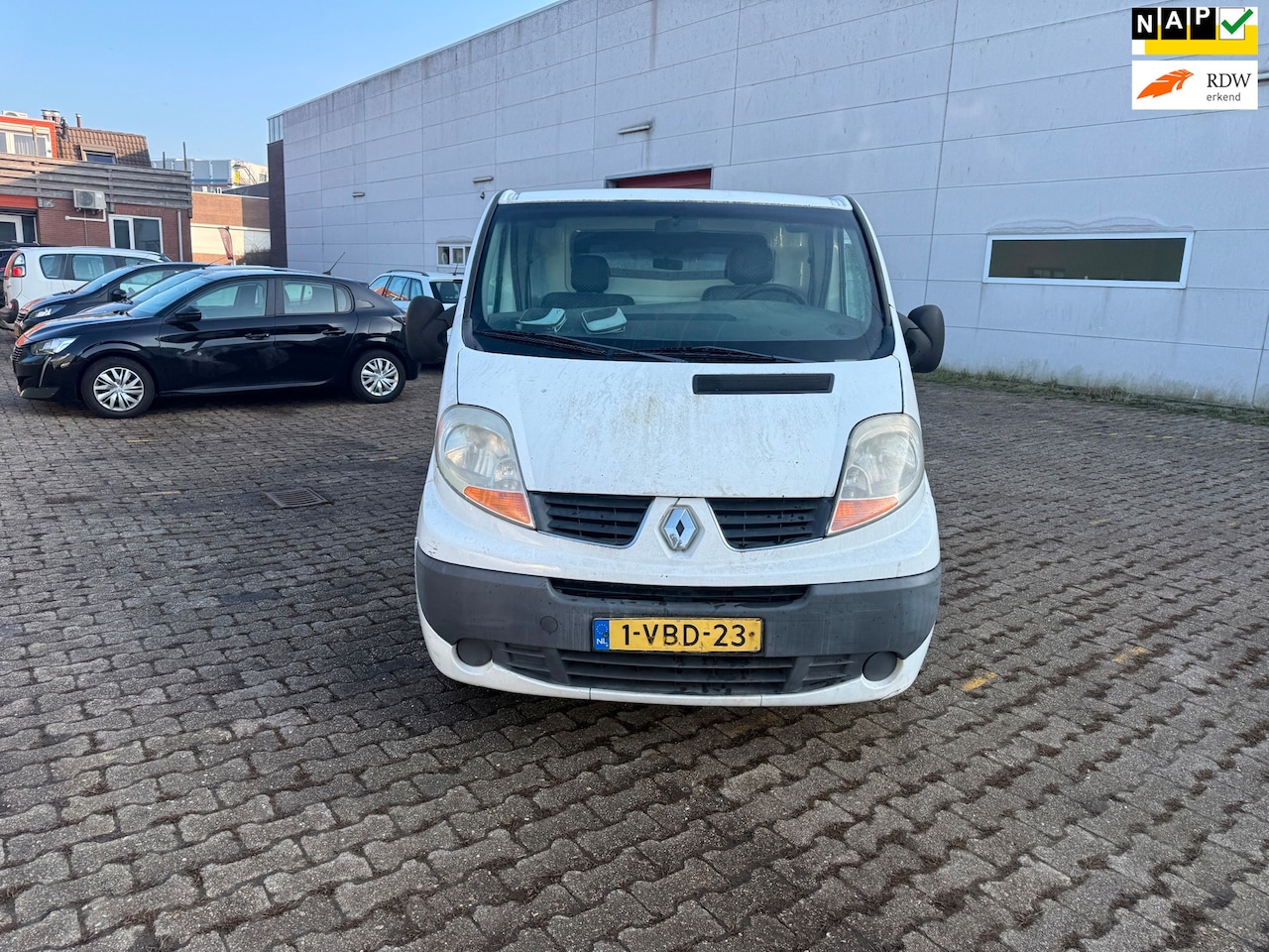 Renault Trafic - 2.5 dCi T29 L2H1 )) nieuwe apk --- AUTOMAAT ----- AIRCO--- - AutoWereld.nl