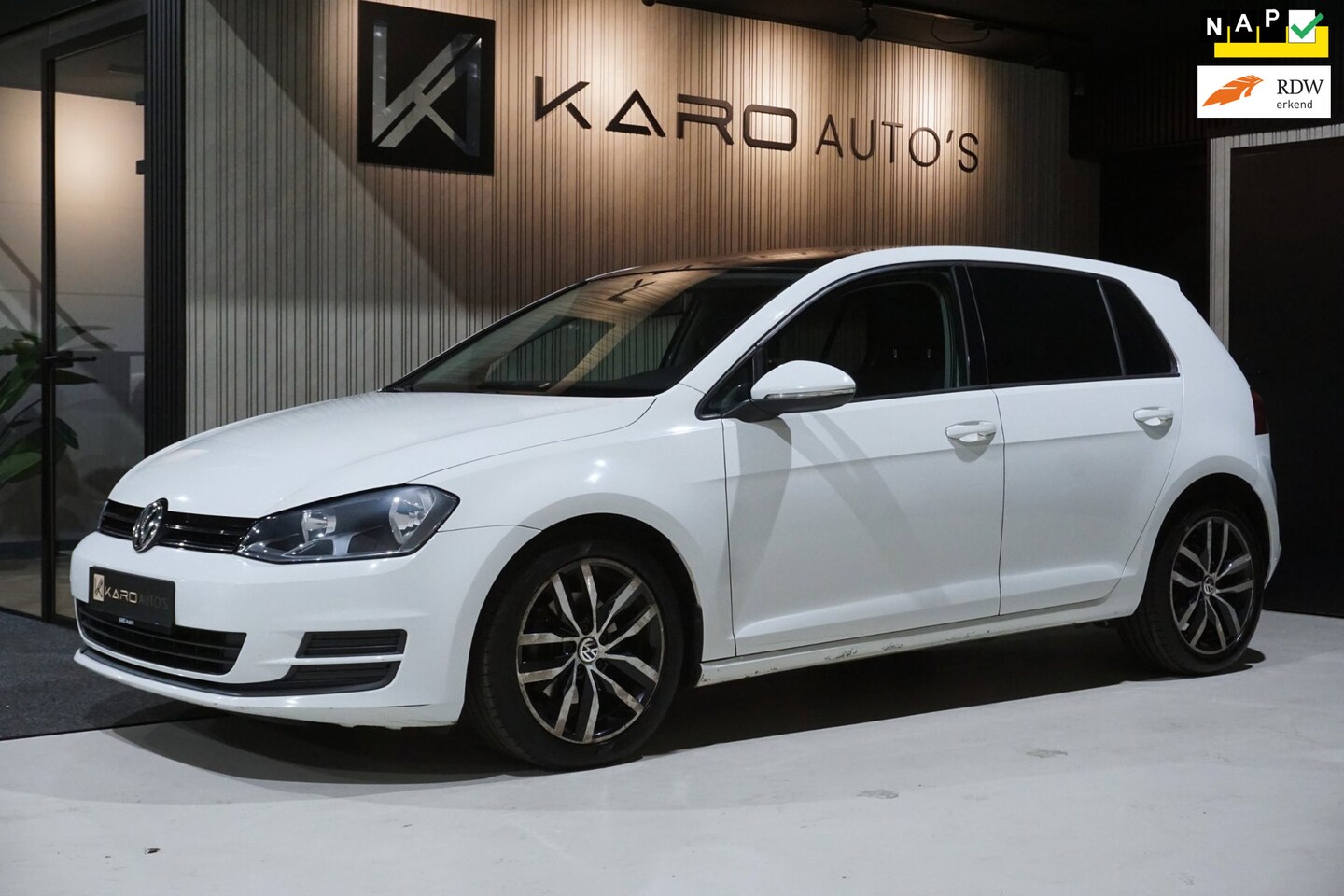 Volkswagen Golf - 1.6 TDI Navi Carplay Camera Airco Cruise Lmv - AutoWereld.nl