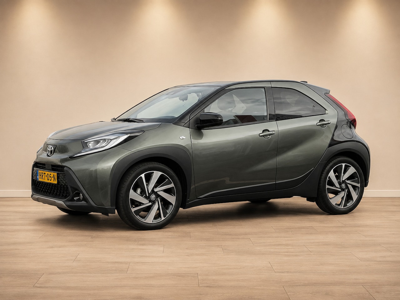 Toyota Aygo X - 1.0 VVT-i S-CVT Premium LED KOPLAMPEN|STOELVERWARMING|CAMERA|KEYLESS|CARPLAY|CLIMA-AIRCO - AutoWereld.nl