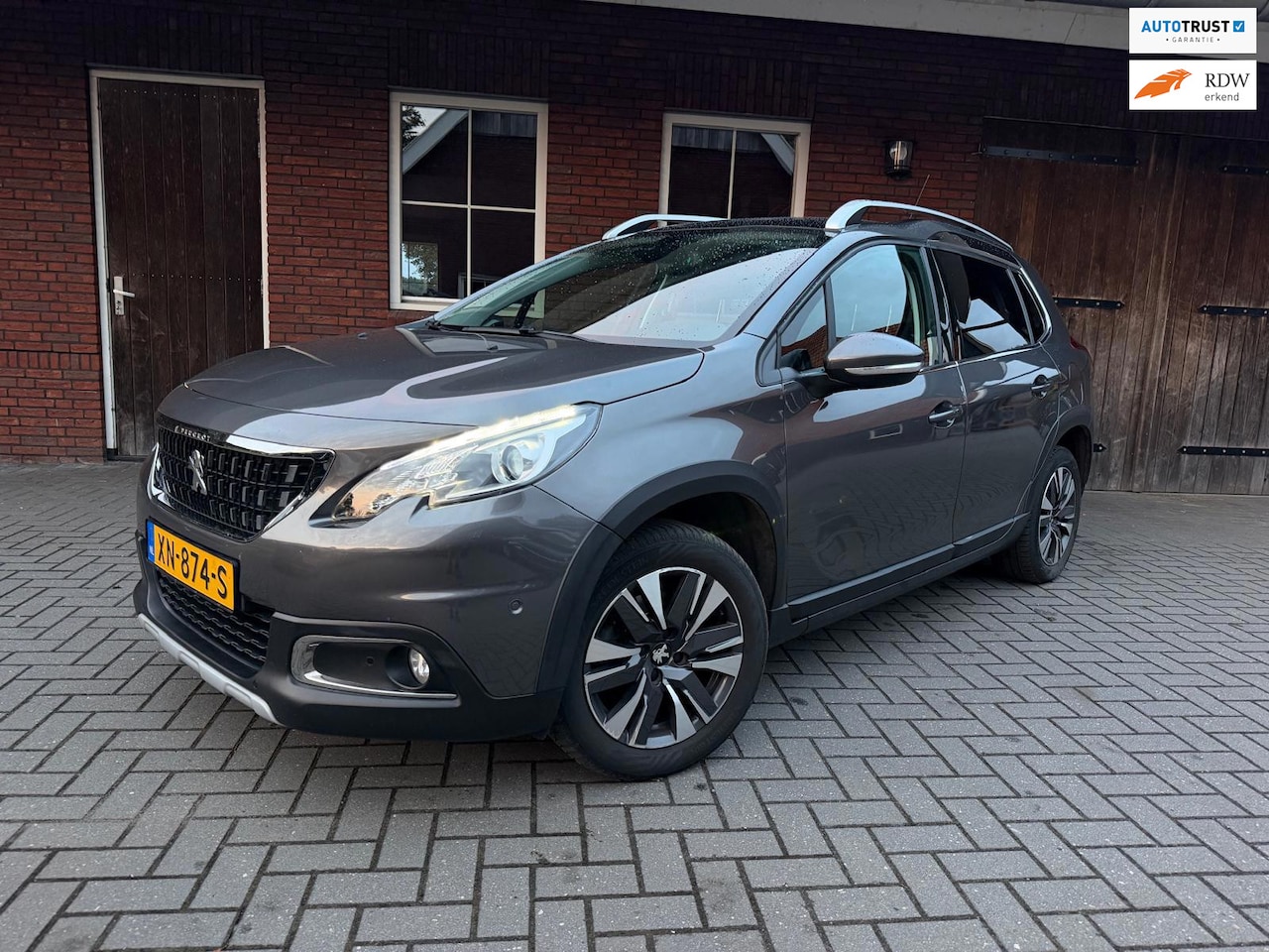 Peugeot 2008 - 1.2 PureTech Allure| Pano| Trekhaak| D-Riem vernieuwd - AutoWereld.nl