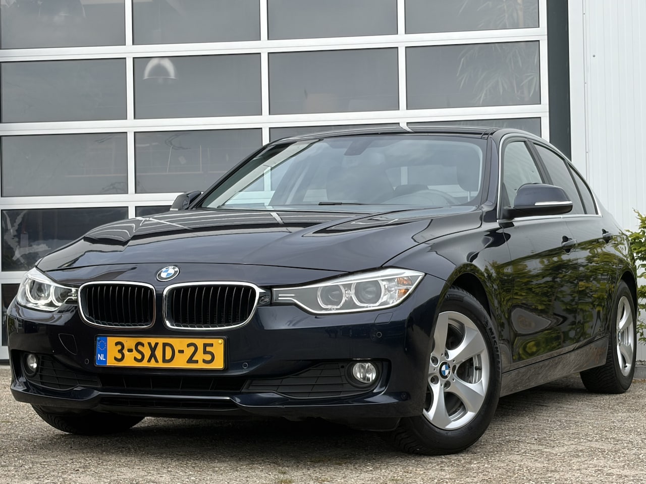 BMW 3-serie - 320i EfficientDynamics Edition High Executive 170pk | Bi-xenon koplampen | Cruise control - AutoWereld.nl
