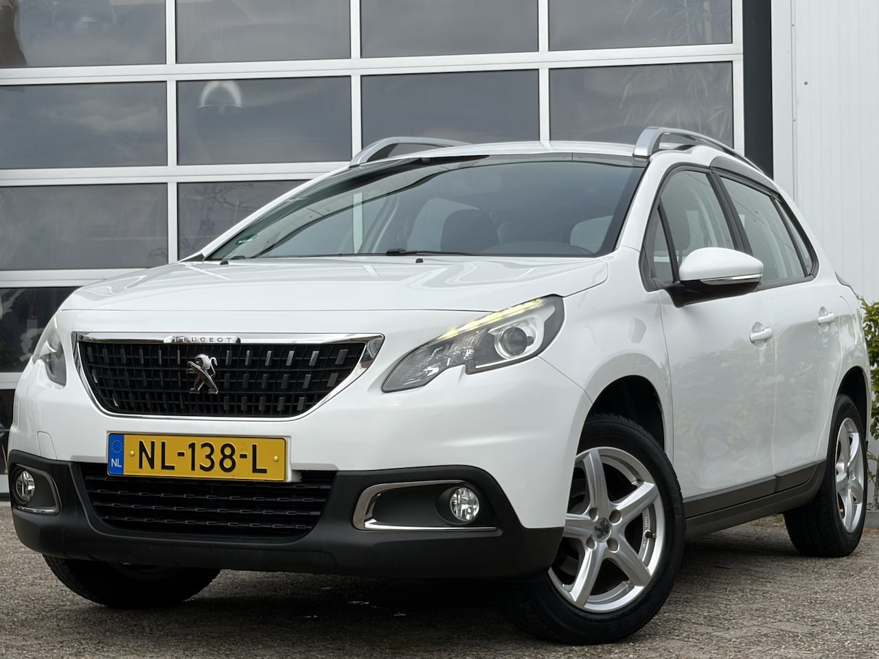 Peugeot 2008 - 1.2 PureTech Blue Lion 82pk | Apple Carplay/Android Auto | Cruise control | Dab | Lichtmet - AutoWereld.nl