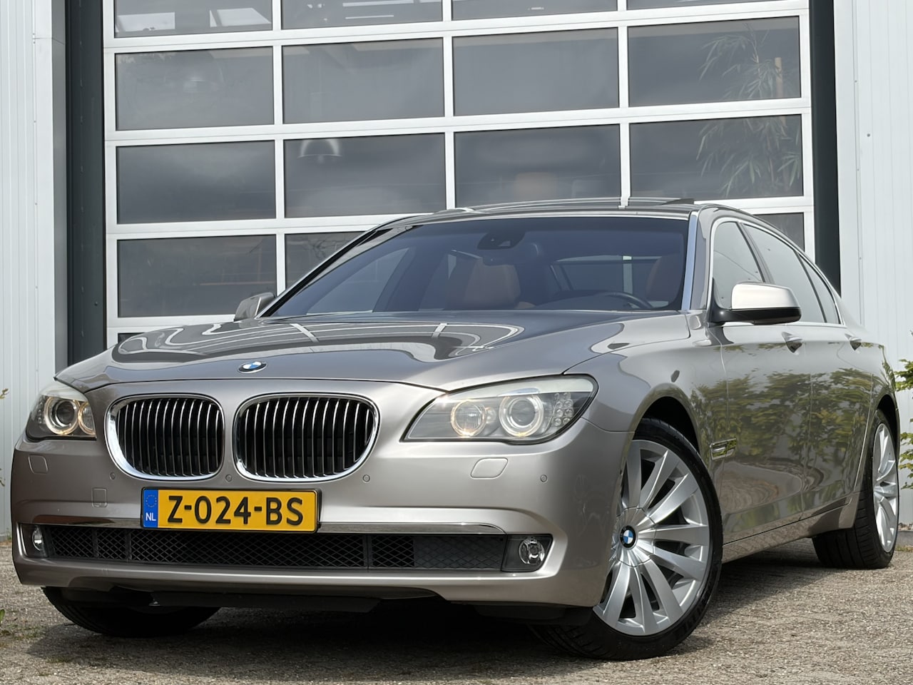 BMW 7-serie - 740Li High Executive 326pk | Nieuwstaat | Achteruitrijcamera | Bi-xenon koplampen | Elektr - AutoWereld.nl