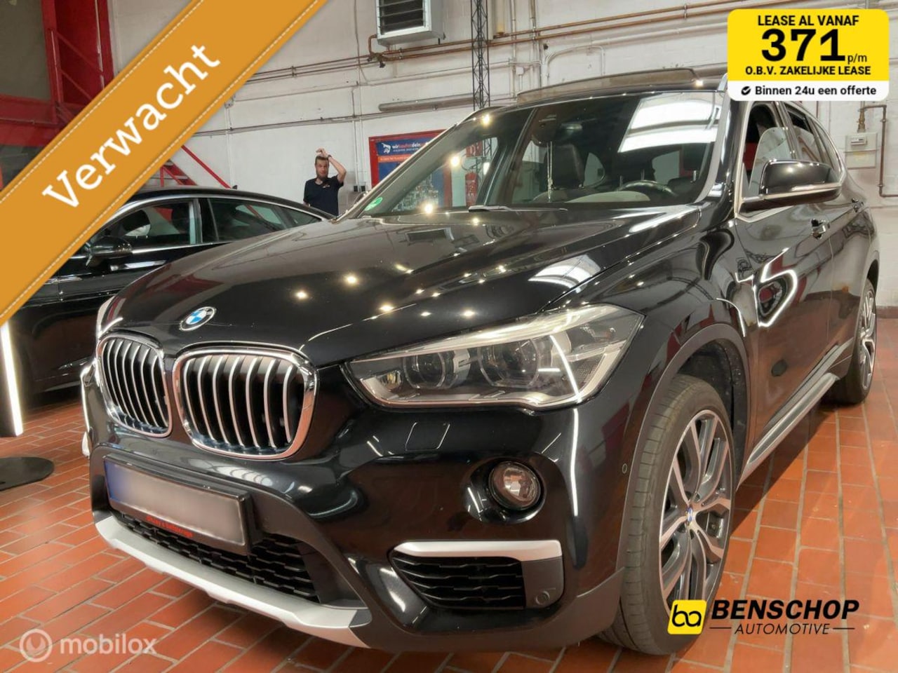 BMW X1 - xDrive20i Xline Panodak Navi Carplay Memory Leer Camera Harman Kardon Trekhaak - AutoWereld.nl