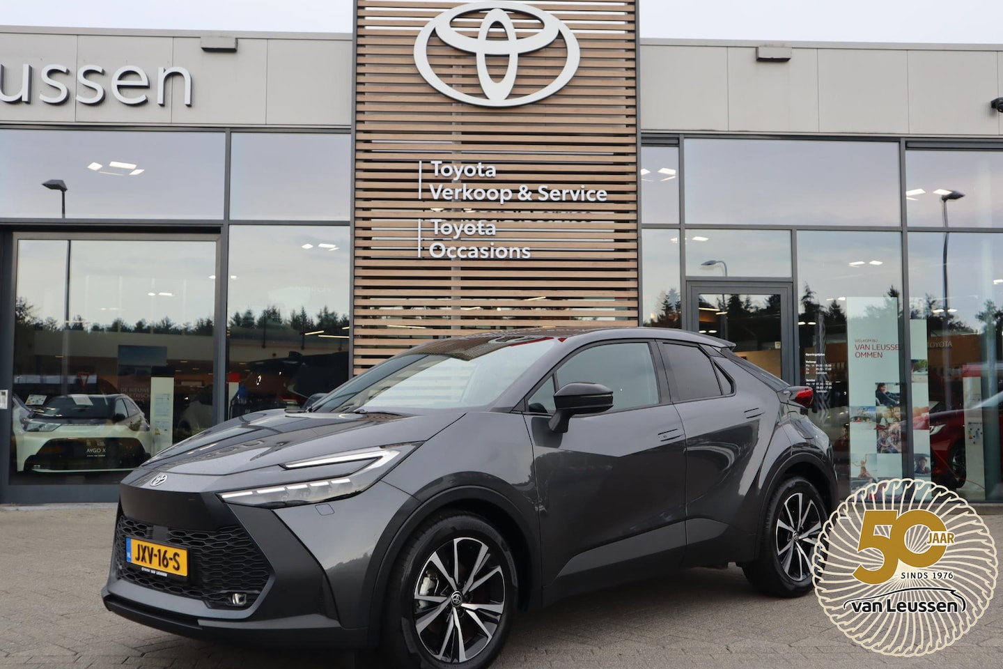 Toyota C-HR - HYBRID 140 FIRST EDITION ANDROID/APPLE STOEL/STUURVERW. P-SENSOREN EL-ACHTERKLEP DODEHOEK - AutoWereld.nl