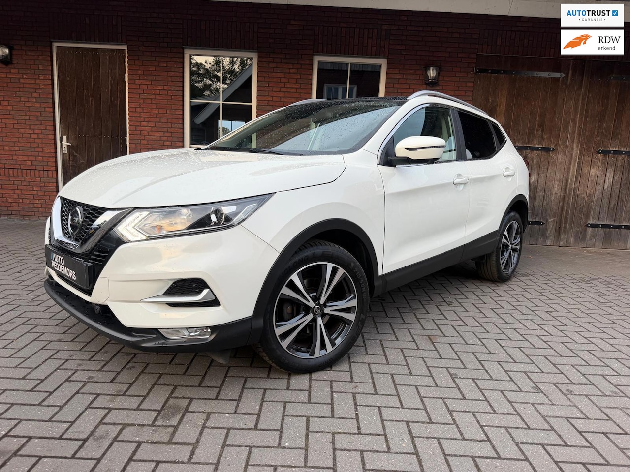 Nissan Qashqai - 1.3 DIG-T N-Connecta | Pano| Stoelverwarming| 360 camera - AutoWereld.nl