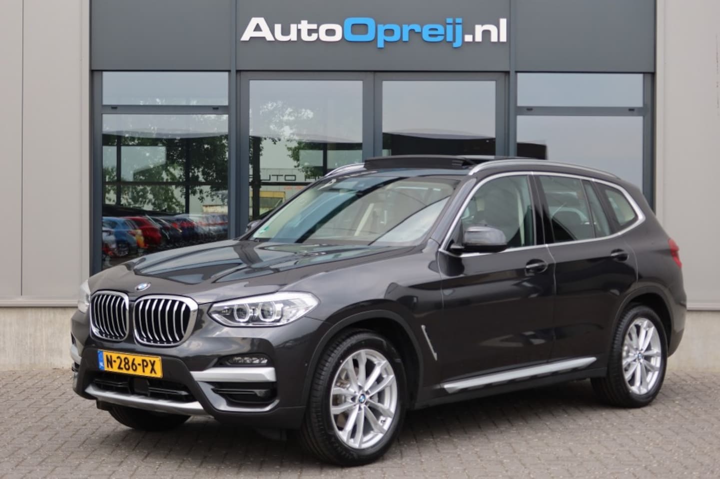 BMW X3 - 2.0i xDrive High Executive Panoramadak, Head-up, Elec. Trekhaak, Dealer onderhouden - AutoWereld.nl