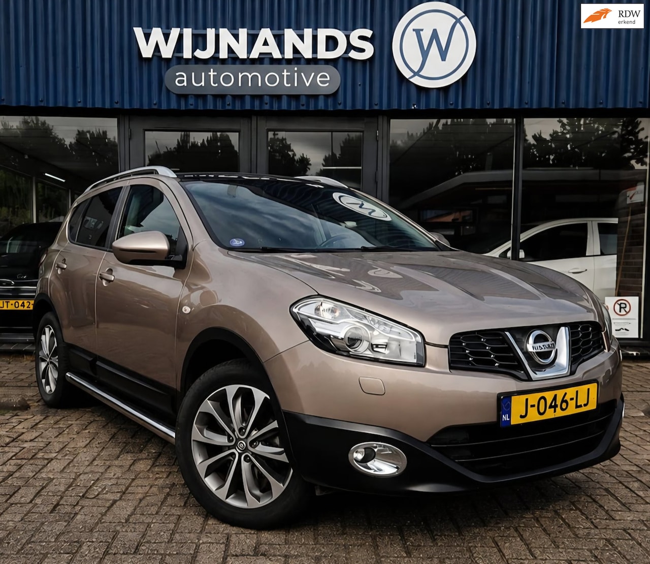 Nissan Qashqai - 2.0 Connect Edition 4WD Trekhaak Panoramadak - AutoWereld.nl