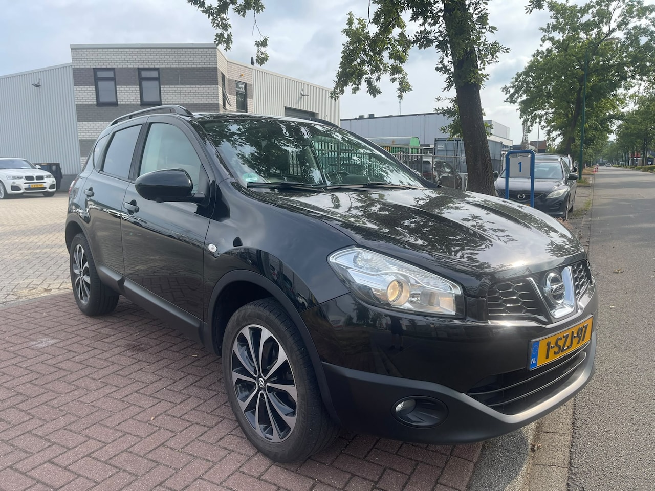Nissan Qashqai - 1.6 Acenta Automaat Airco/ECC,Navi,Pano,Camera - AutoWereld.nl