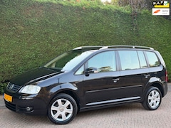 Volkswagen Touran - 1.6-16V FSI RIJDSUPER/AIRCO/LEER/APK 7-27