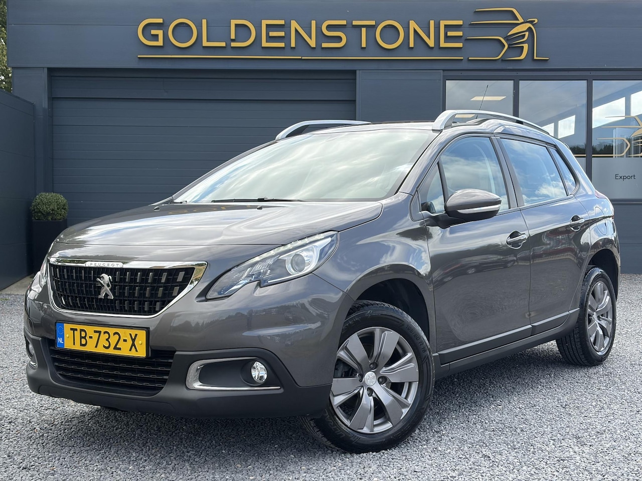 Peugeot 2008 - 1.2 PureTech Blue Lion D-riem vv in 2024 l Pano l Navi l 110pk l Trekhaak l Carplay l Airc - AutoWereld.nl