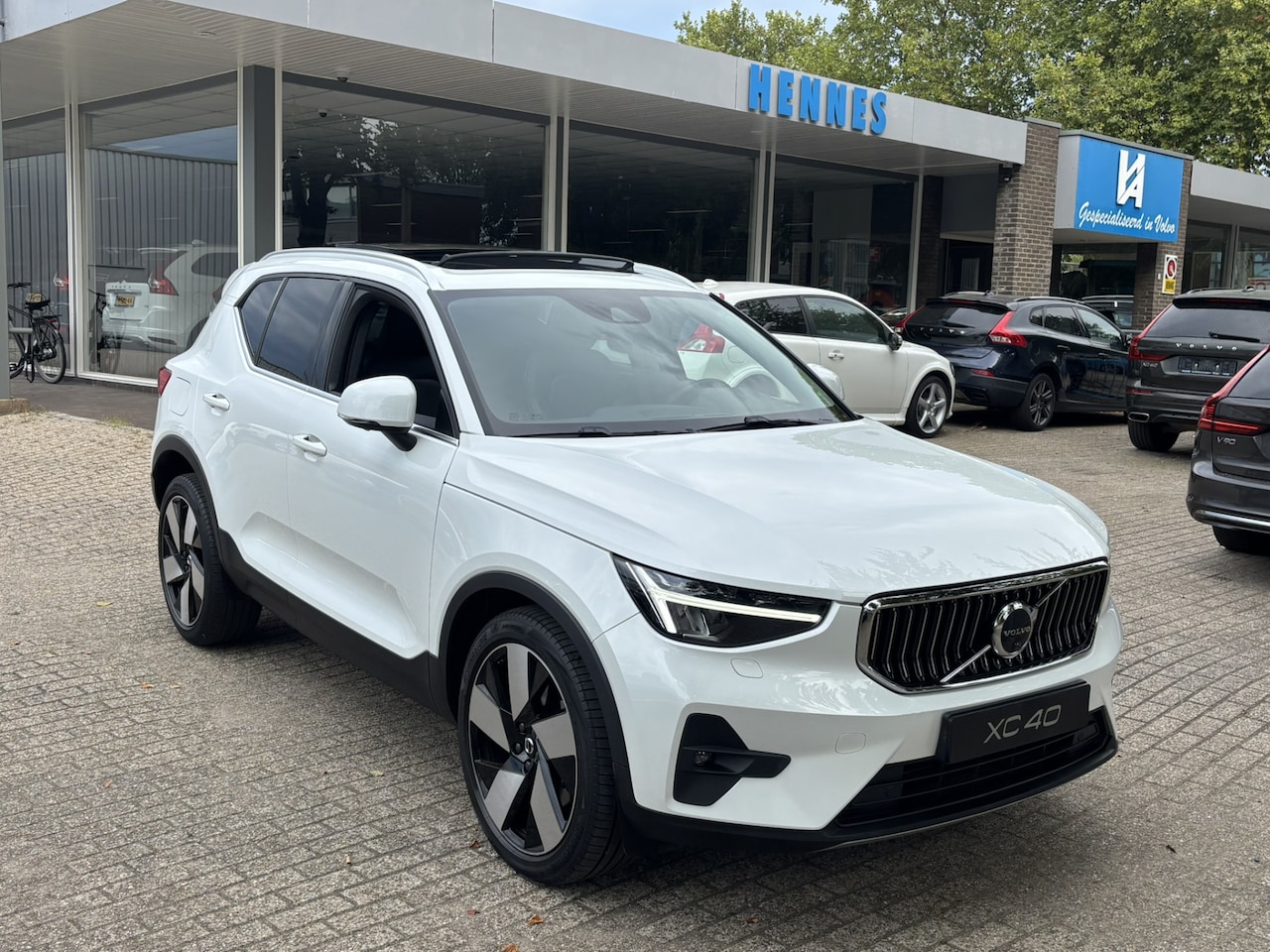Volvo XC40 - T4 Recharge Ultimate Bright Pano Pilot assist 360 Keyless leder - AutoWereld.nl