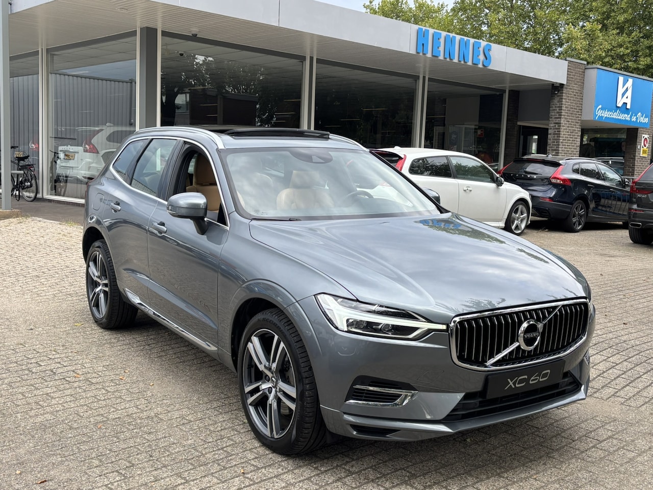 Volvo XC60 - T8 AWD Inscription Pano Keyless Pilot Assist DAB - AutoWereld.nl