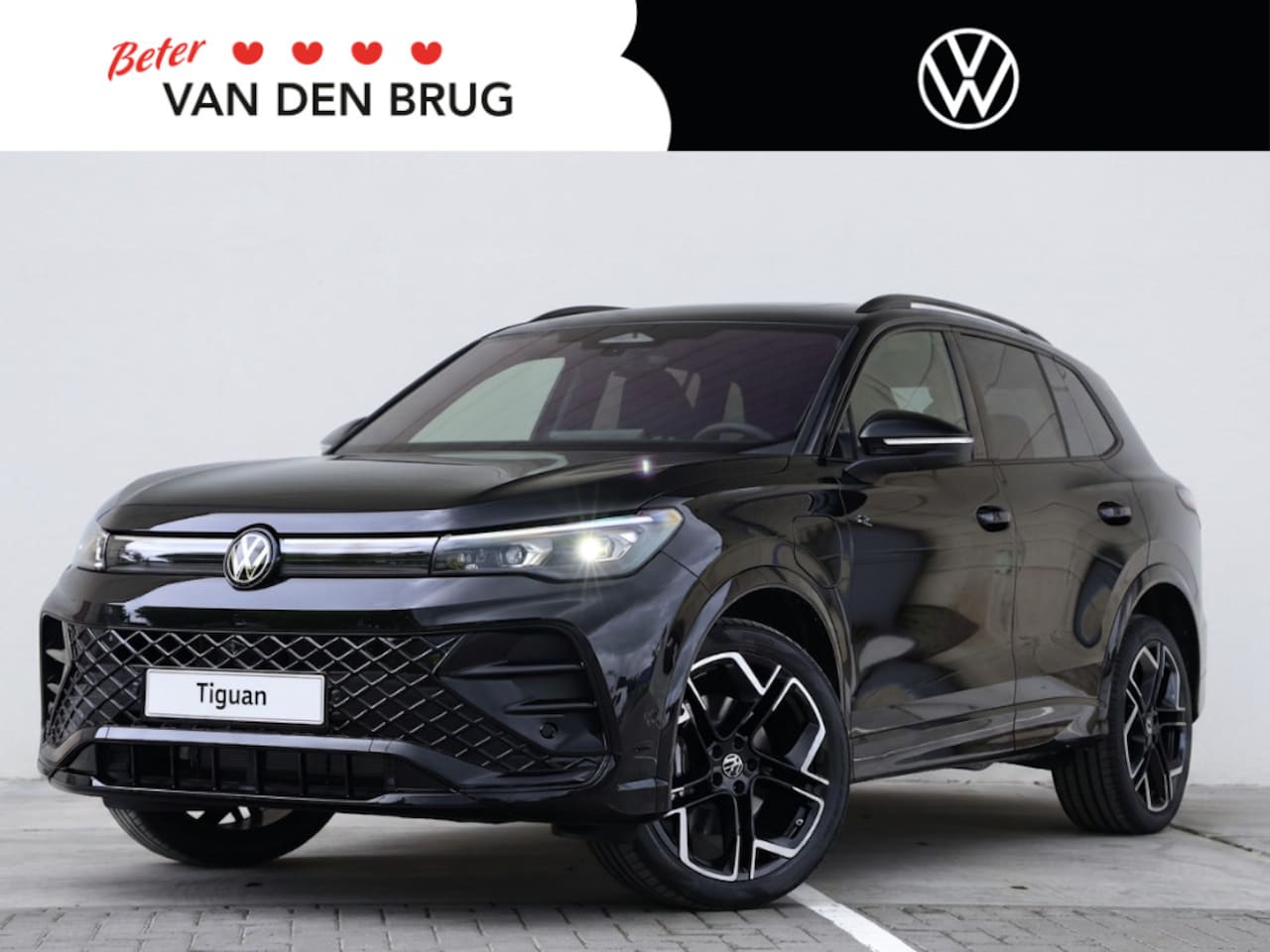 Volkswagen Tiguan - R-Line Edition 1.5 eHybrid 272 PK | Head up | Trekhaak | LED Matrix IQ light | Panoramadak - AutoWereld.nl