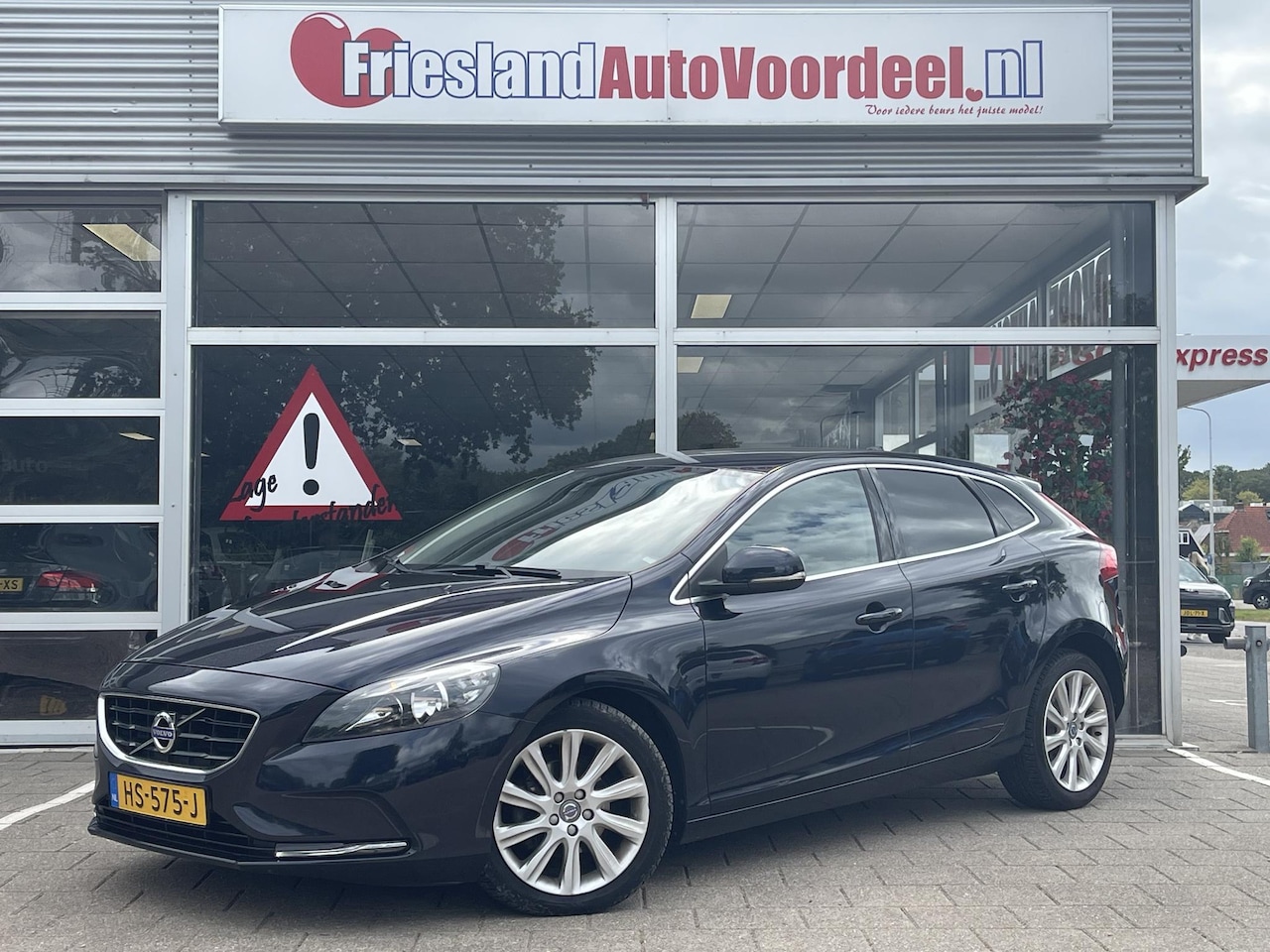 Volvo V40 - 2.0 D2 Summum Business /Climate/Cruise/Leder/Distr+wp 11-03-2026 vv/ - AutoWereld.nl
