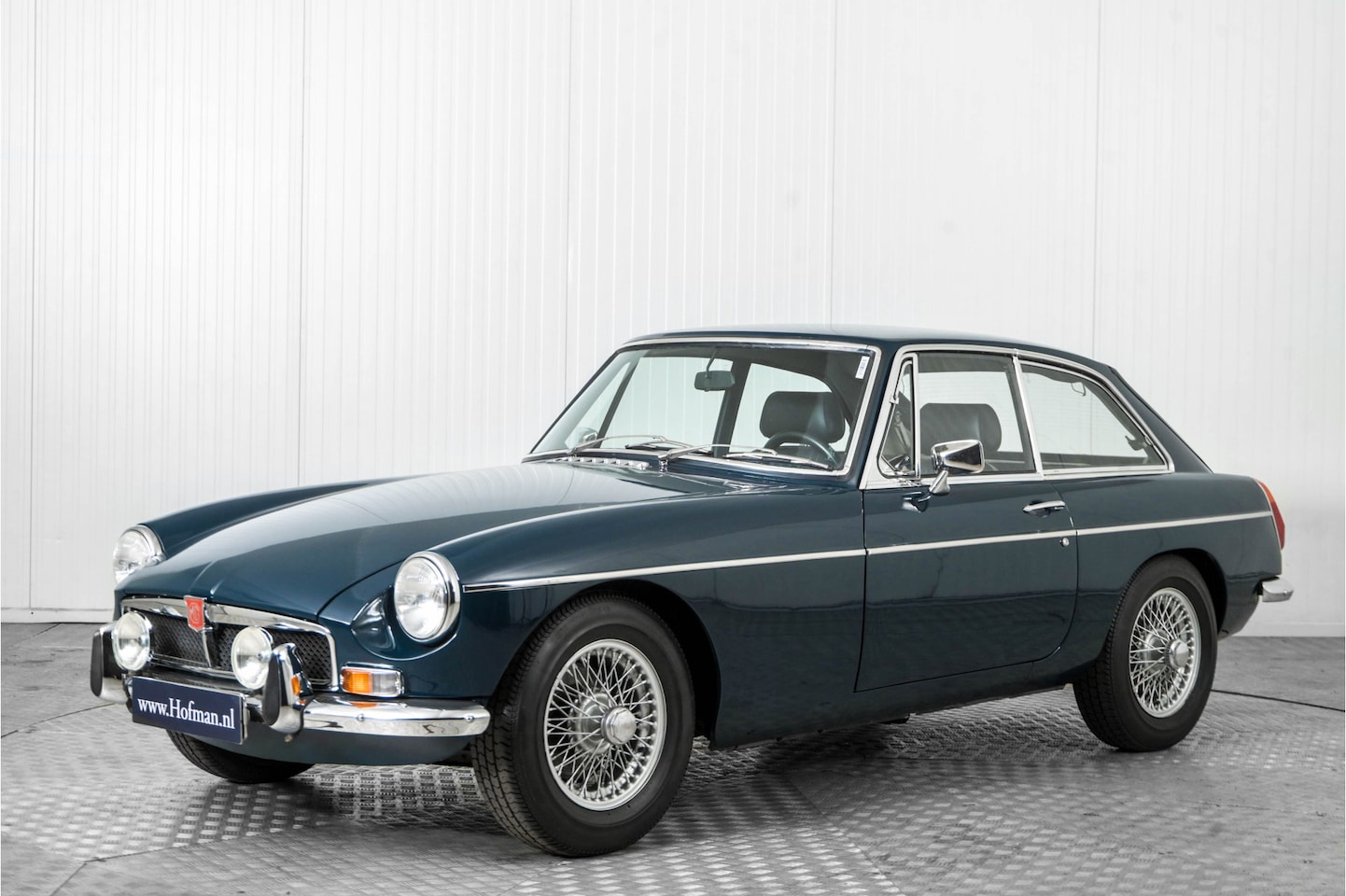 MG B type - GT Overdrive . - AutoWereld.nl