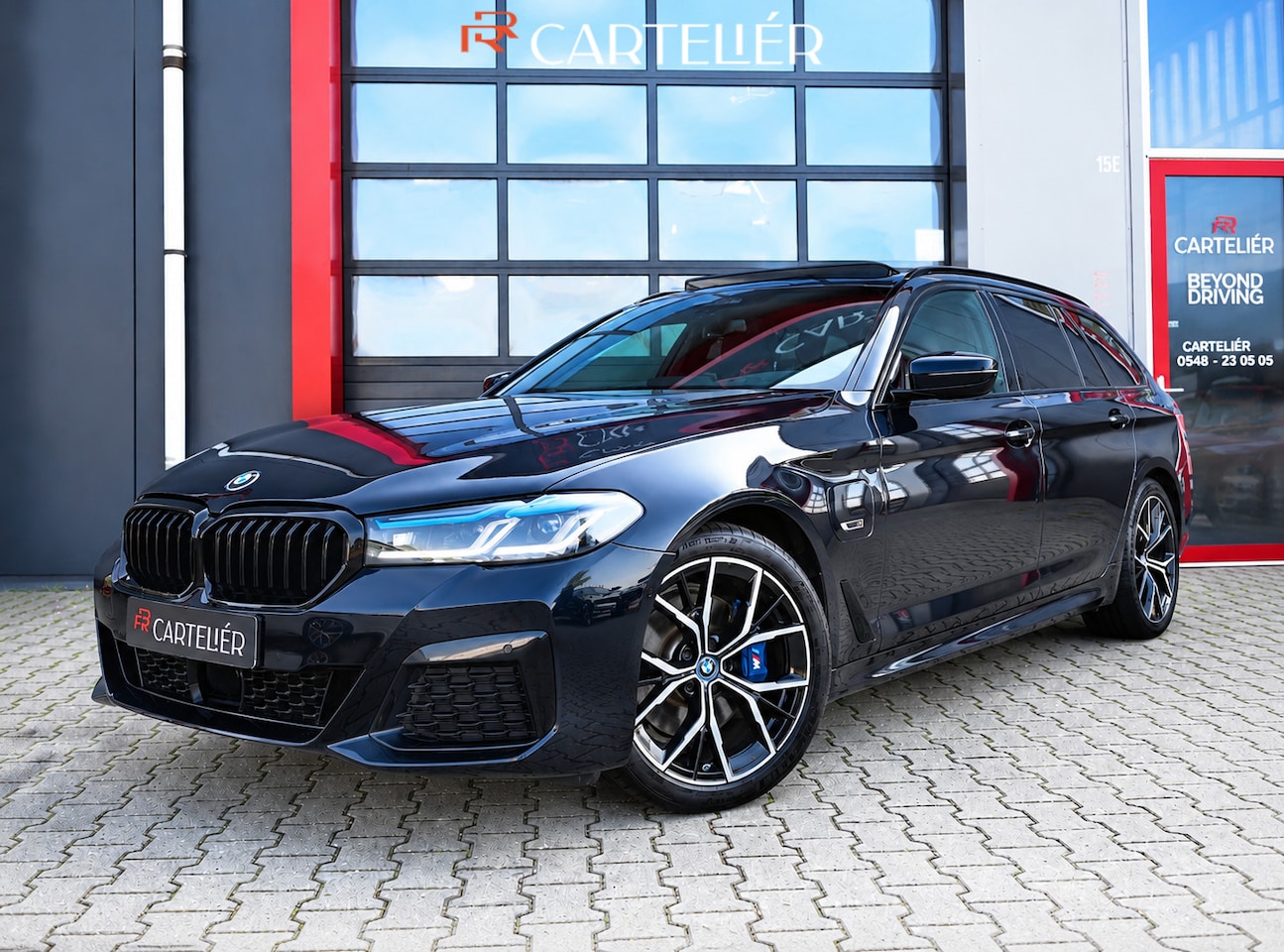 BMW 5-serie Touring - 530e M-Sport High Executive | Pano | Luchtvering | Harmon Kardon | Camera | Laser Led | He - AutoWereld.nl