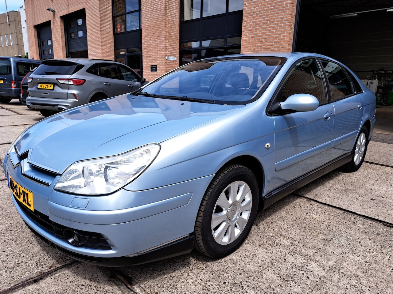 Citroën C5 - 2.0-16V EXCLUSIVE NIEUWSTAAT VAN 2222 VOOR 1777 NIEUWE DIST RIEM NIEUWE AIRCO - AutoWereld.nl