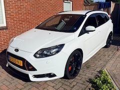 Ford Focus Wagon - 2.0 EcoBoost ST-3