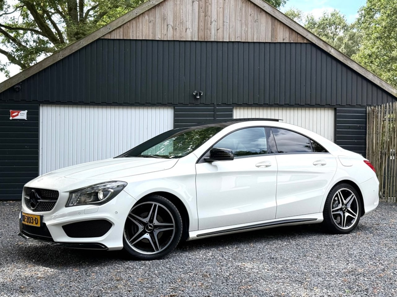 Mercedes-Benz CLA-Klasse - 180 Edition 1 AMG Aut. Pano Leder - AutoWereld.nl
