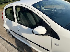 Peugeot 107 - 1.0-12V XS