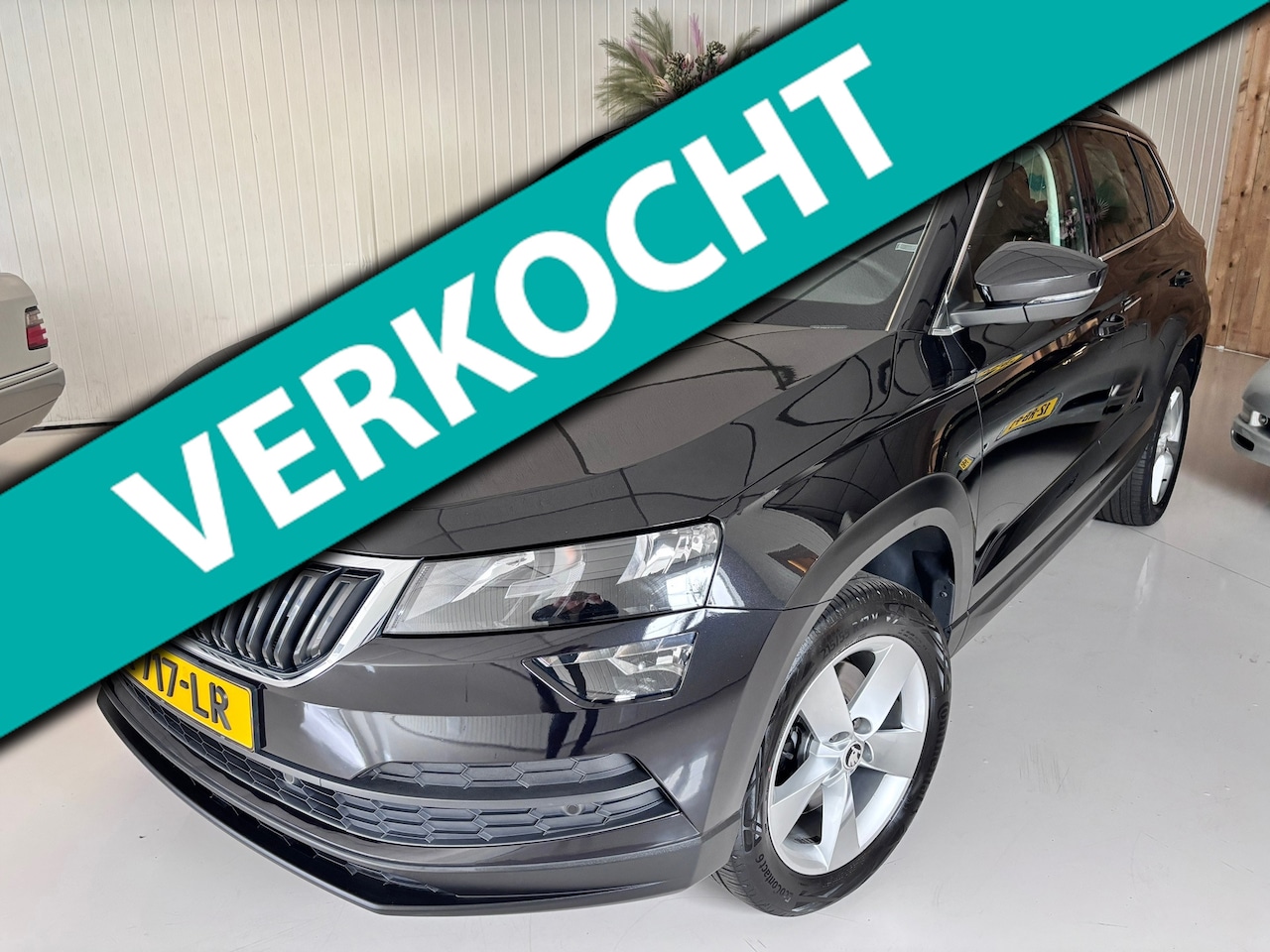 Skoda Karoq - 1.5 TSI ACT BUSINESS, AUTOMAAT, CARPLAY, ACC, PDC V + A, ETC... - AutoWereld.nl