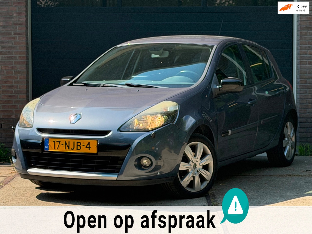 Renault Clio - 1.6 Automaat 20th | Navi | Climate | Parkeerhulp | Cruise control | Keyless Entry - AutoWereld.nl