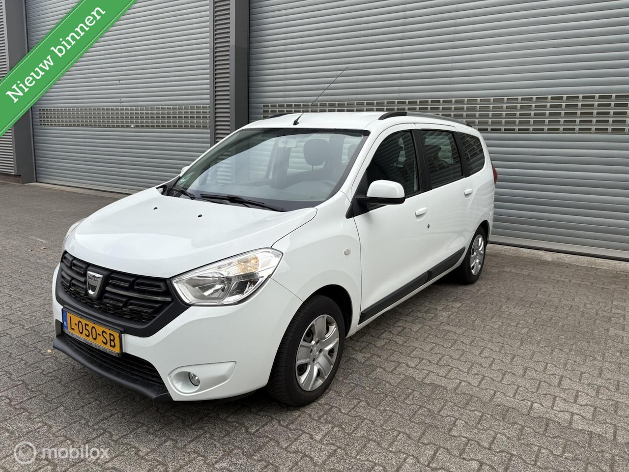 Dacia Lodgy - 1.2 TCe Lauréate 5p*NAVI*CRUISE*P-SENS. - AutoWereld.nl