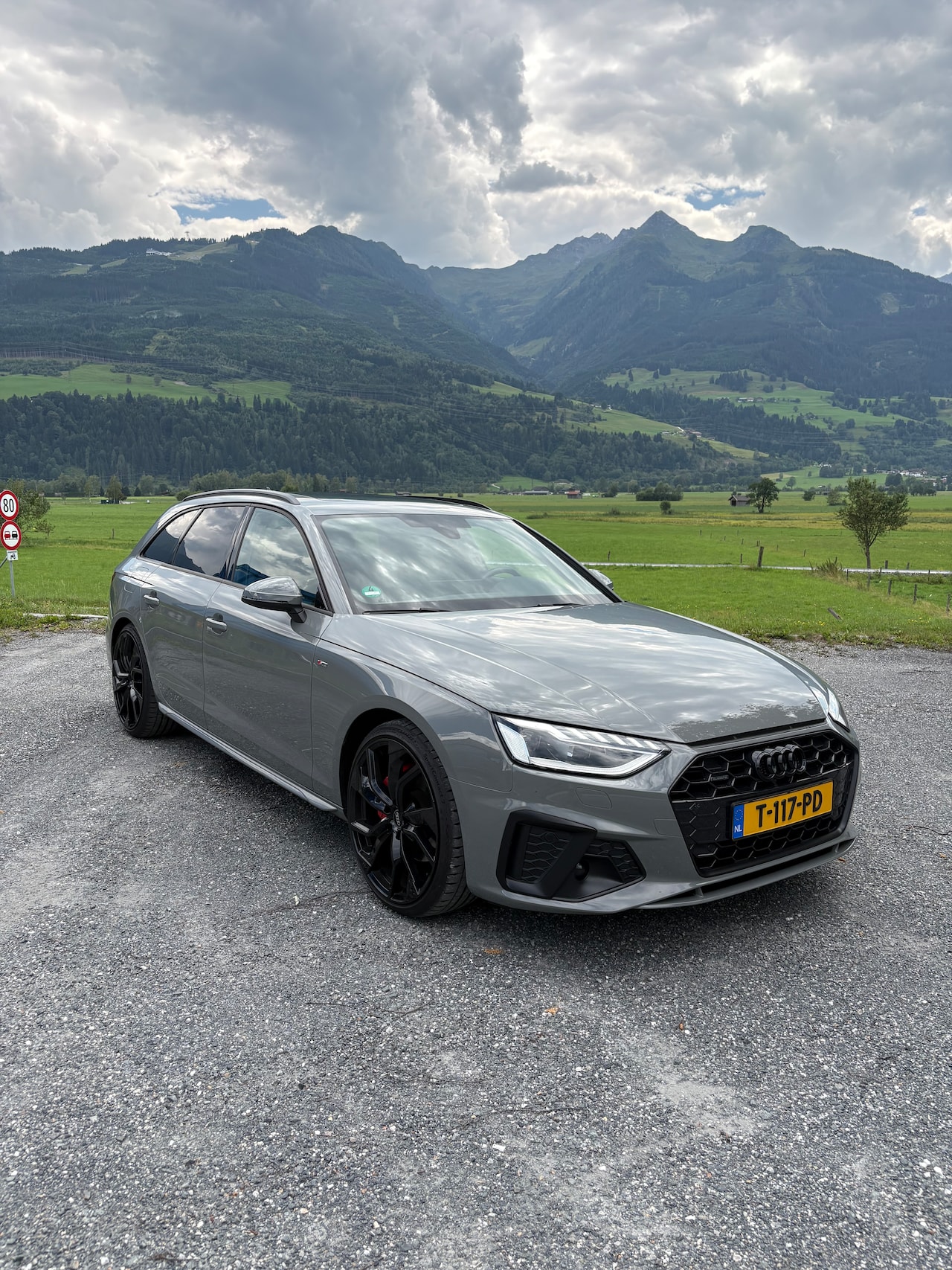 Audi A4 Avant - 40 TFSI quattro S edition RS stoelen, leer, massage, trekhaak, panoramadak - AutoWereld.nl