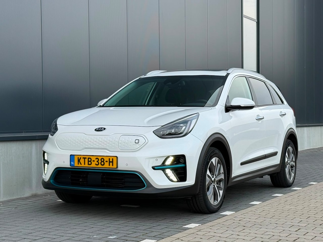 Kia e-Niro - ExecutiveLine 64kWh Warmtepomp - Alle opties! - AutoWereld.nl