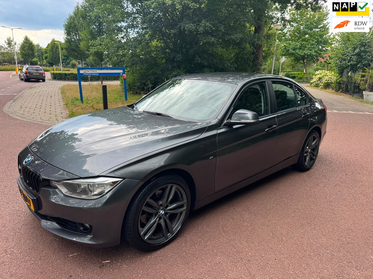 BMW 3-serie - 320i High Executive / Navi CarPlay / Automaat / Airco / led / xenon - AutoWereld.nl