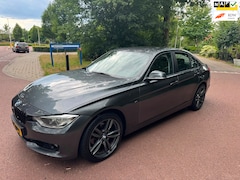 BMW 3-serie - 320i High Executive / Navi CarPlay / Automaat / Airco / led / xenon