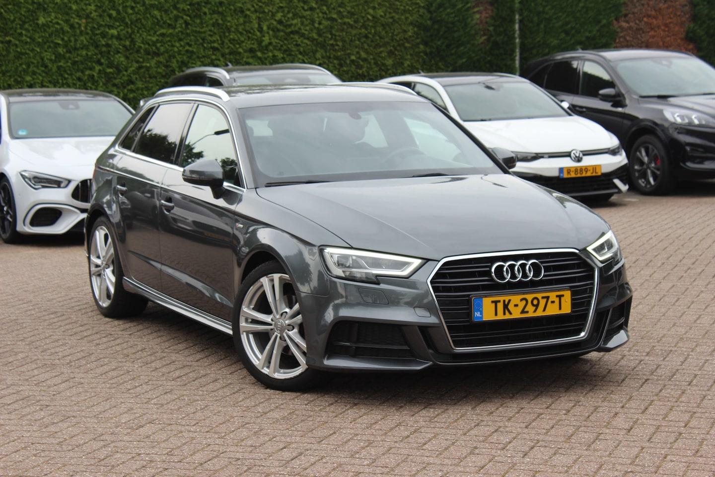Audi A3 Sportback - 1.0 TFSI Sport S Line Edition / Trekhaak / Navigatie / Parkeerhulp achter / Sportstoelen / - AutoWereld.nl