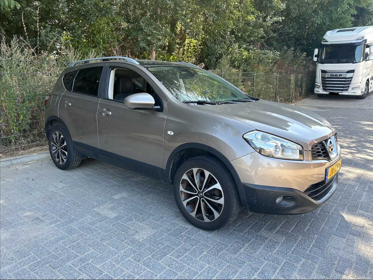 Nissan Qashqai - 1.6 Connect Edition Navi Camera Pano Trekhaak - AutoWereld.nl