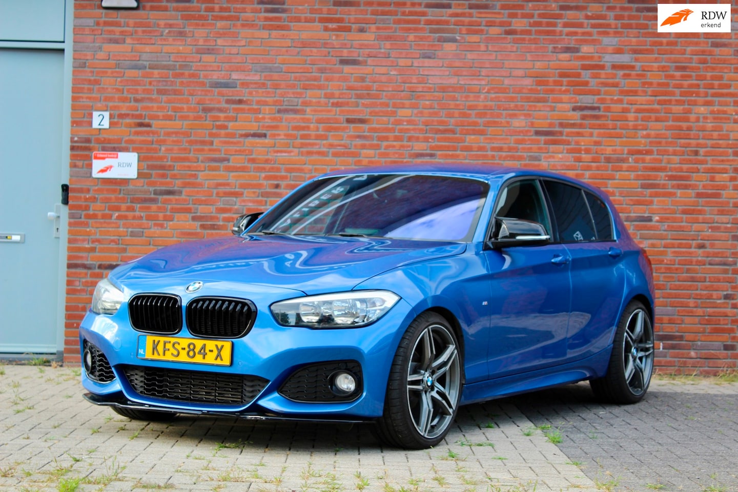 BMW 1-serie - 118i M-Sport | Estorilblauw | Maxton | 19 inch - AutoWereld.nl