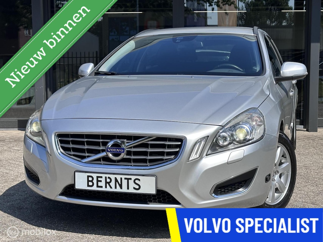 Volvo V60 - T4 Momentum|Automaat|Stoelverwarming|Trekhaak|Bluetooth| - AutoWereld.nl