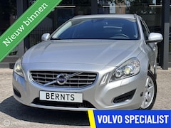 Volvo V60 - T4 Momentum|Automaat|Stoelverwarming|Trekhaak|Bluetooth|