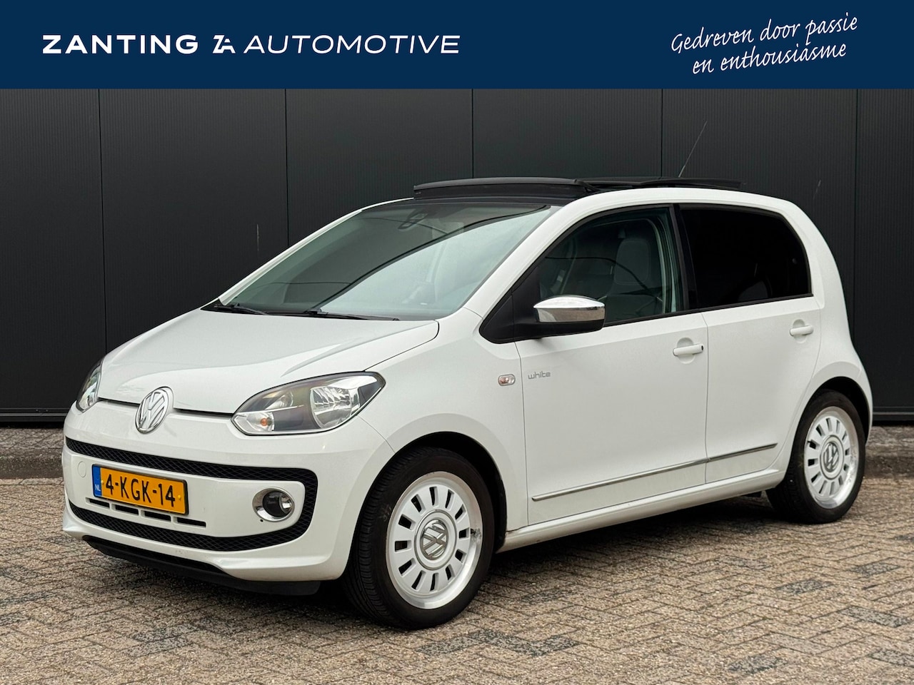 Volkswagen Up! - 1.0 high up! BlueMotion 5-drs | Pano-dak | Stoelverwarming | Park. Sensoren | Navigatie | - AutoWereld.nl