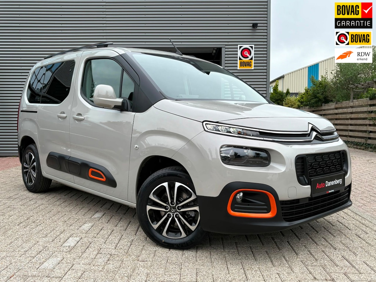 Citroën Berlingo - 1.2 PureTech Shine XTR! WEINIG KM ! GARANTIE ! - AutoWereld.nl
