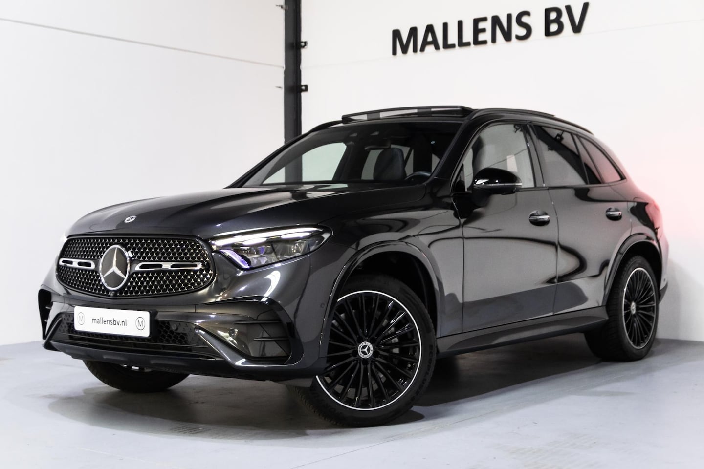 Mercedes-Benz GLC-klasse - 300e 4MATIC AMG Line PANO/LEDER/MEMORY/KEYLESS/360/SFEERVERLICHTING - AutoWereld.nl