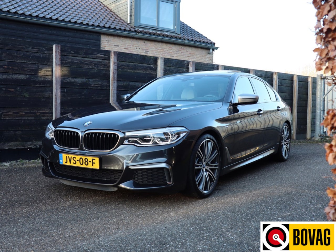 BMW 5-serie - M550i xDrive High Executive dealer O.H., BTW-auto, pano, HUD - AutoWereld.nl
