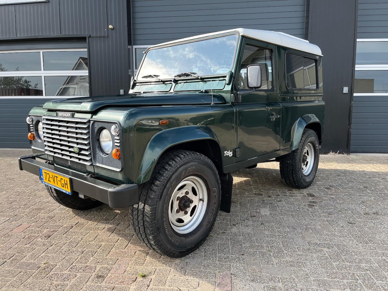 Land Rover Defender - 2.5 Td5 90" Hard Top 118000 originele km met NAP, Nederlands geleverd - AutoWereld.nl