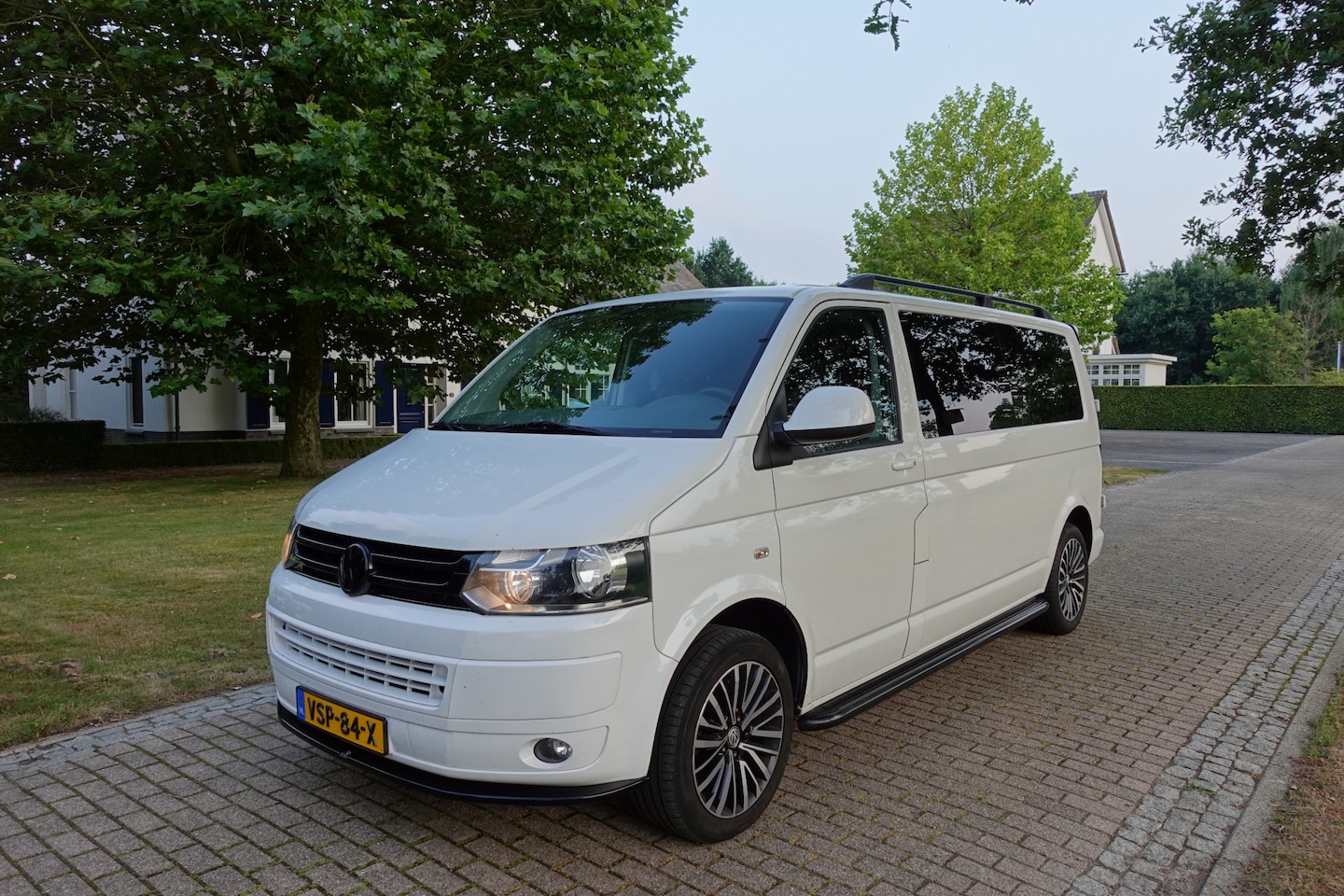 Volkswagen Transporter - 2.0 TDI L2H1 *MARGE* | Trekhaak | Cruise Control | CarPlay | Camera | Maxton | - AutoWereld.nl