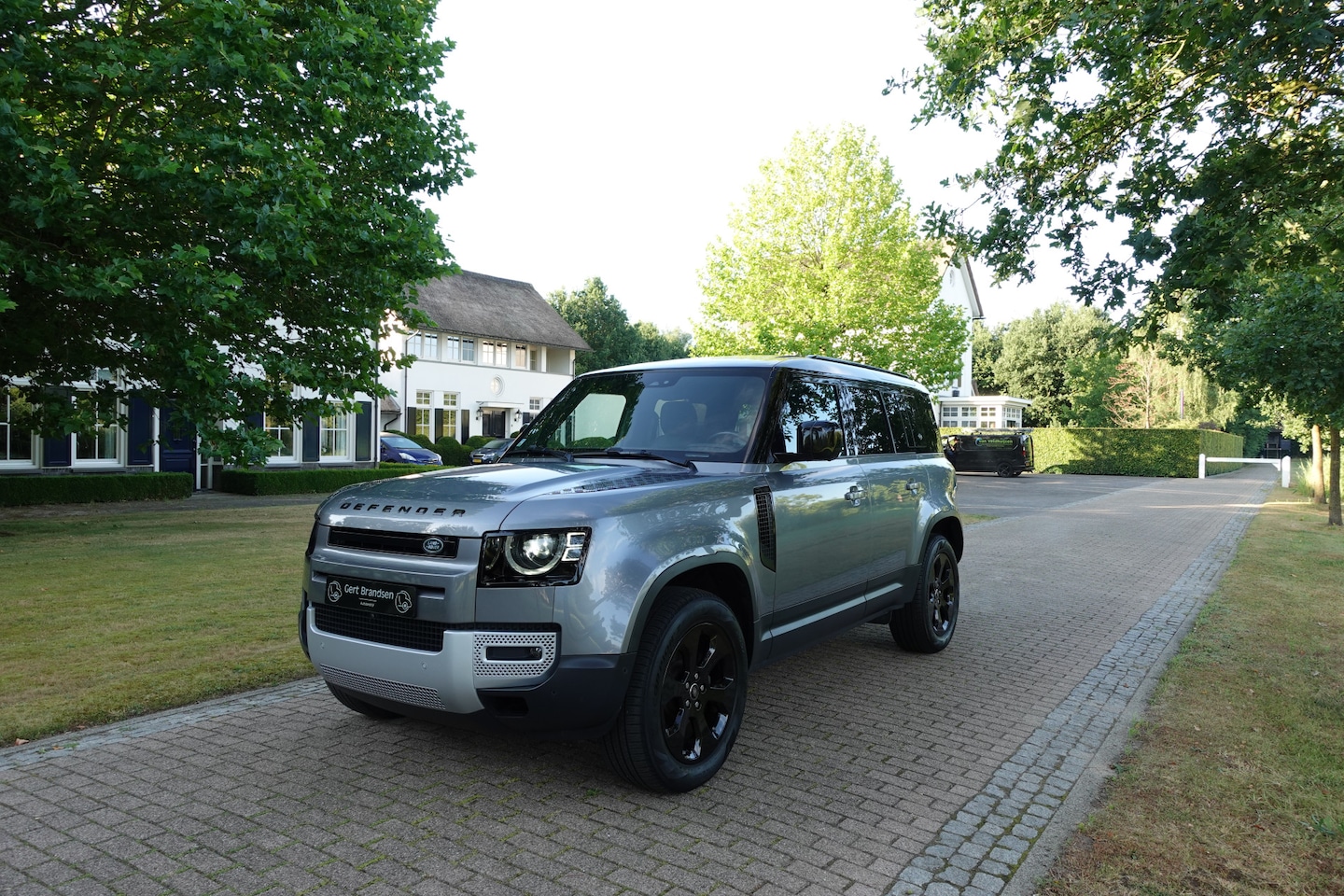 Land Rover Defender 110 - 3.0 D250 MHEV SE * GRIJS KENTEKEN * | 6 CILINDER | Luchtvering | Panorama dak | 360° Camer - AutoWereld.nl