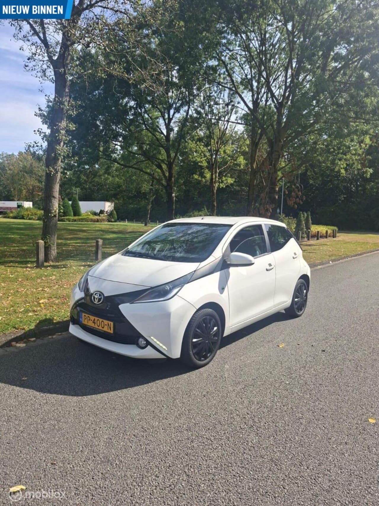 Toyota Aygo - 1.0 VVT-i x-play | Achteruitrijcamera | Airco - AutoWereld.nl